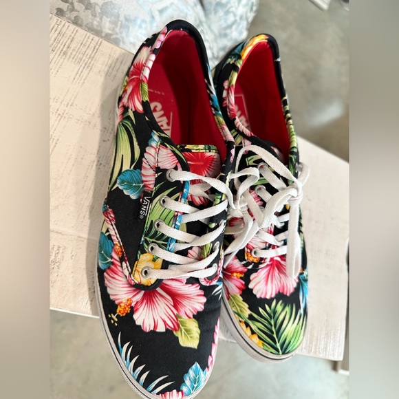 Vans - Picture 2 of 4